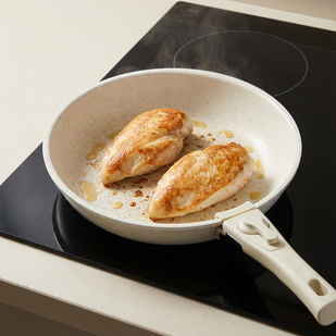 2. Añade y deja trabajar al antiadherente